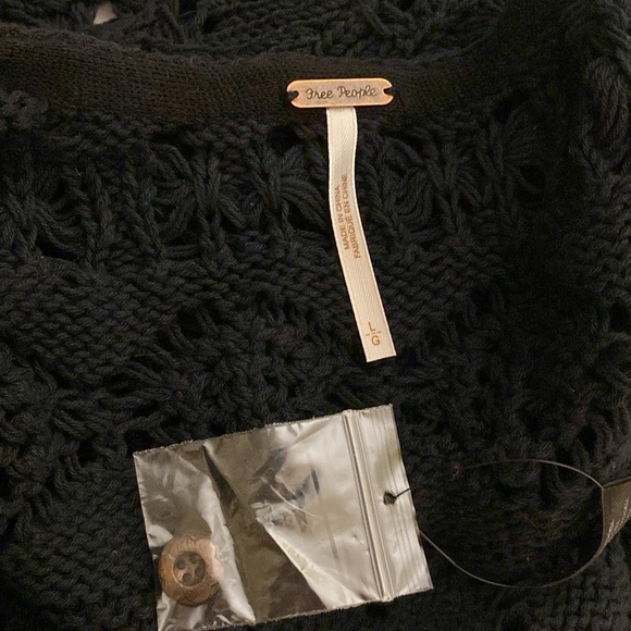 NWT x REVOLVE Jilly Free People Large Crocheted Cropped Cardigan Button Sweater - Picture 9 of 15